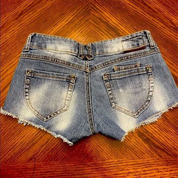 Jolt women’s Denim shorts. Size 0 - Picture 2 of 11